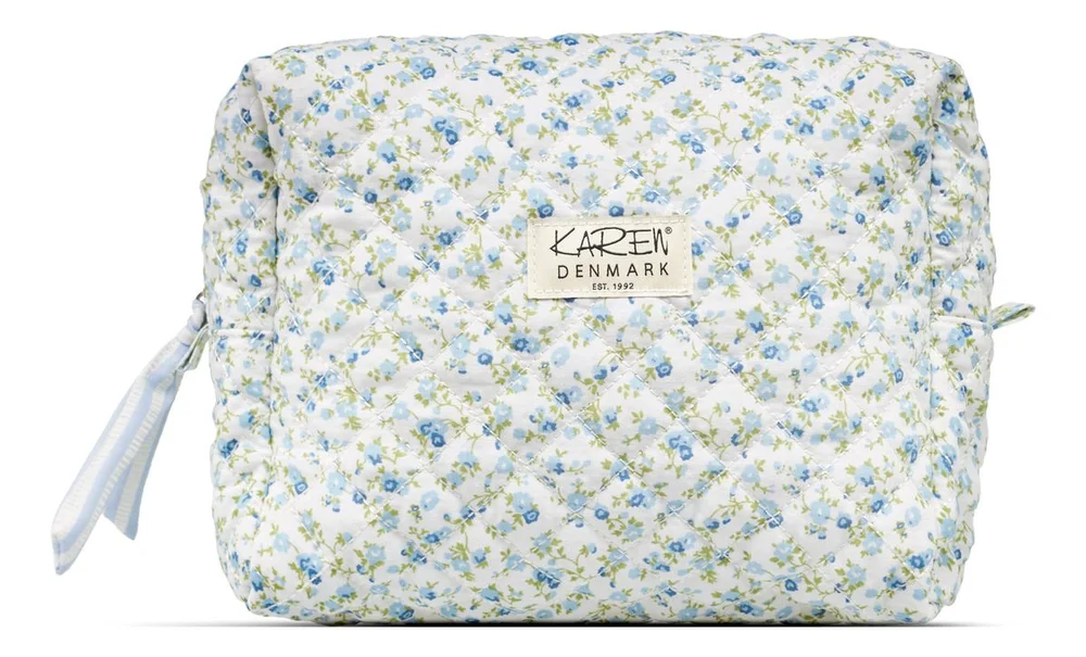 Karen Toalettveske i blå småblomstret quilt – 1 stk. v:1304034